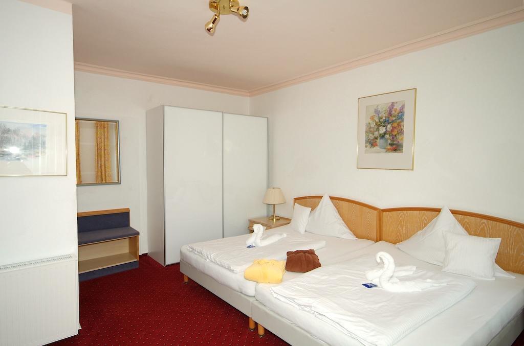 Wellness Hotel Garni Krone 拜尔斯布龙 客房 照片