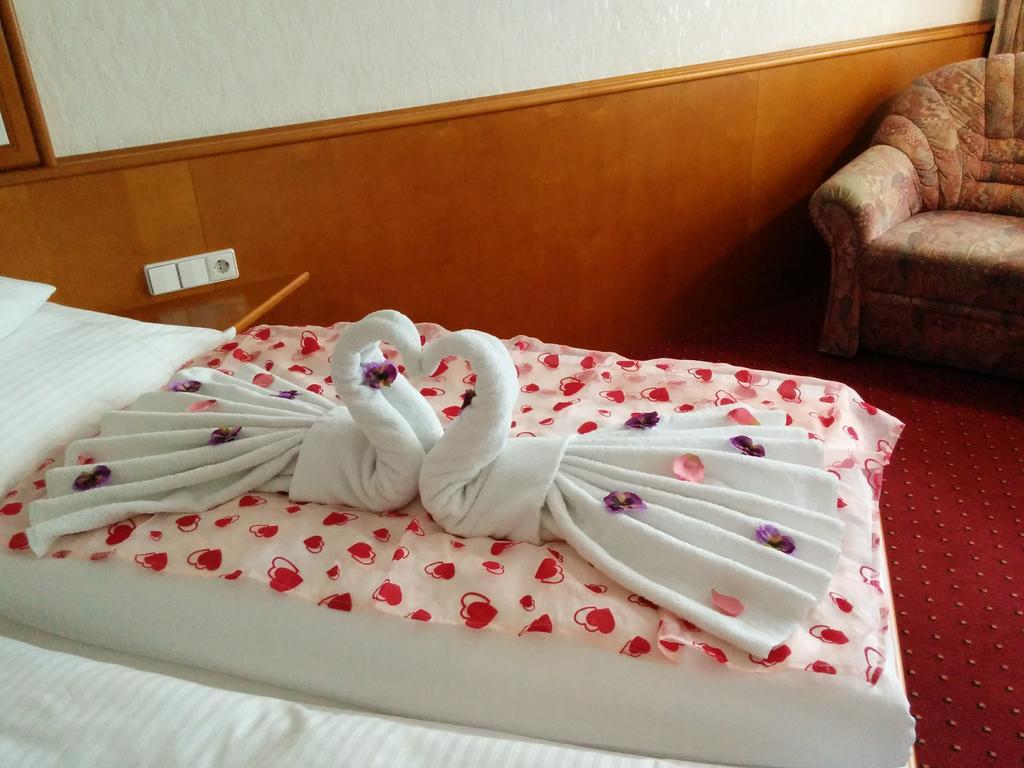 Wellness Hotel Garni Krone 拜尔斯布龙 外观 照片