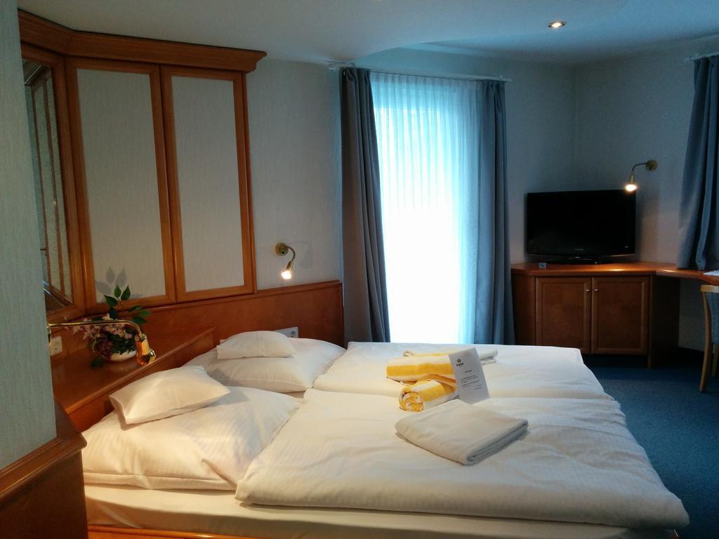 Wellness Hotel Garni Krone 拜尔斯布龙 外观 照片