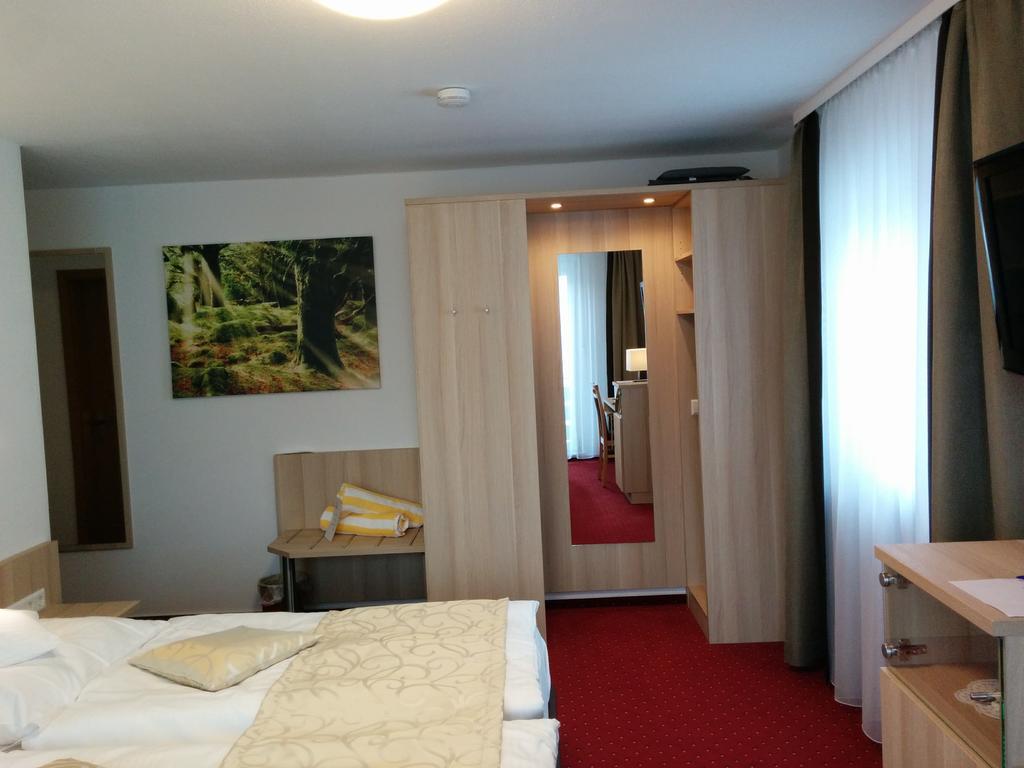 Wellness Hotel Garni Krone 拜尔斯布龙 外观 照片