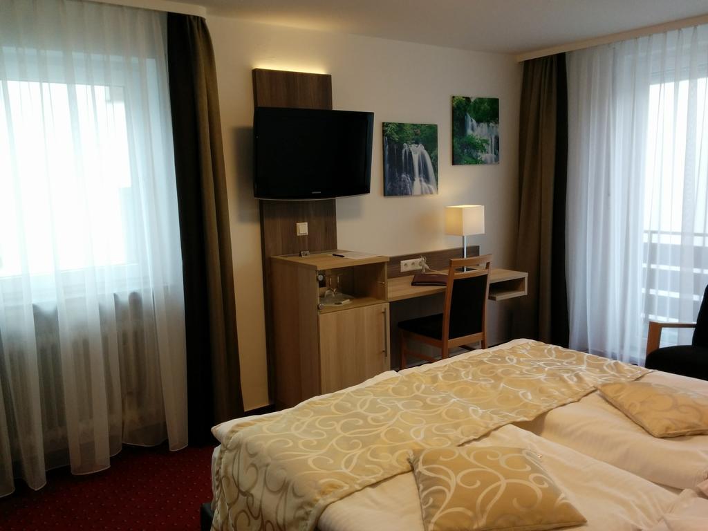 Wellness Hotel Garni Krone 拜尔斯布龙 外观 照片